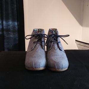 Women's shoes